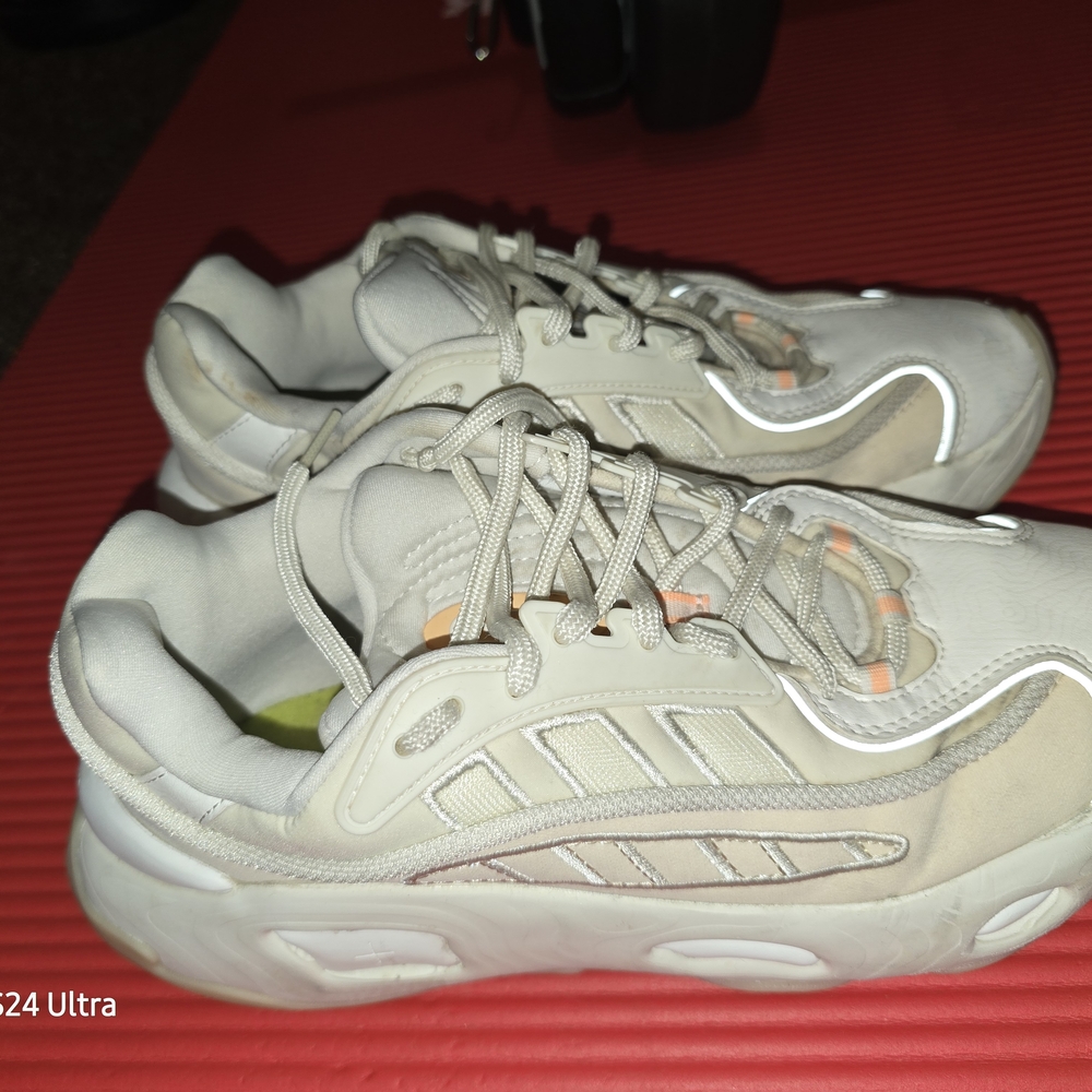 Adidas Women's Cream Sneakers